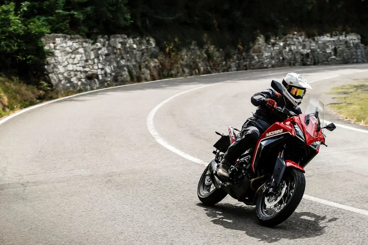 Test esclusivo! Abbiamo provato la Moto Morini X-CAPE 650. Ecco i pro e i contro (4)