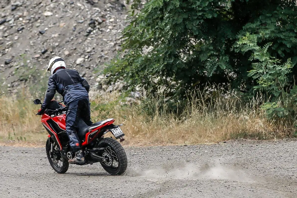 Test esclusivo! Abbiamo provato la Moto Morini X-CAPE 650. Ecco i pro e i contro (4)