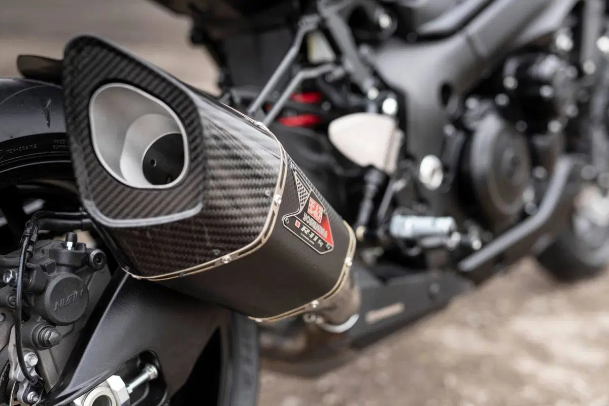 Suzuki Lucky Katana. Serie limitata di Royal Vintage (13)