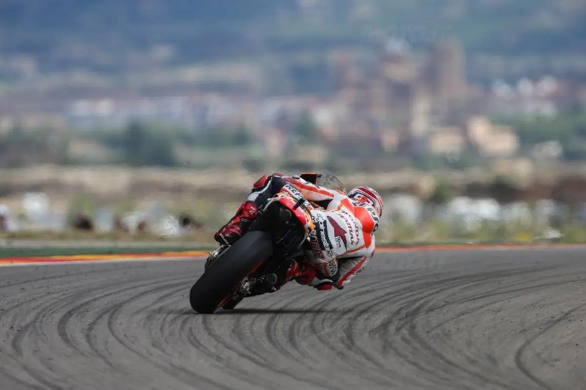 Le foto più spettacolari del GP di Aragon (5)