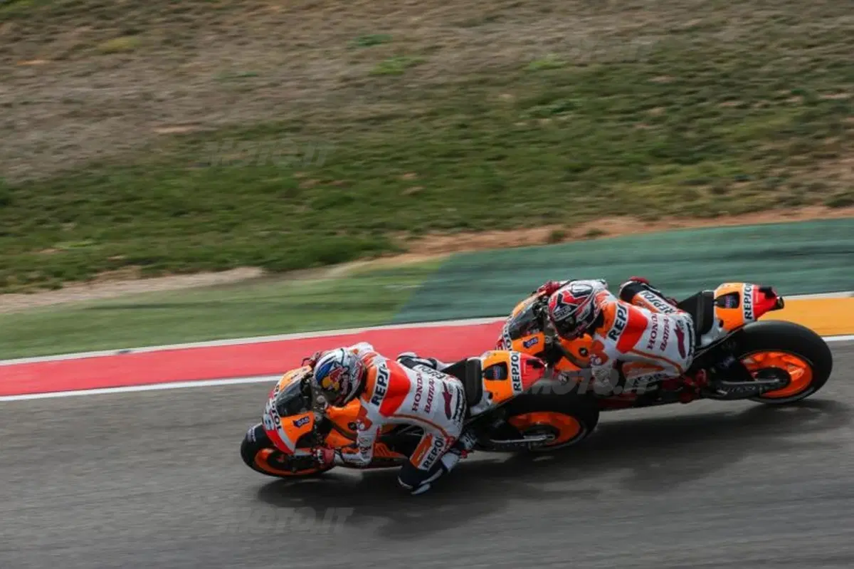 Le foto più spettacolari del GP di Aragon (6)