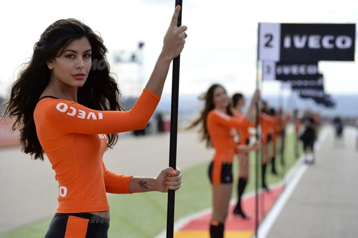 Le foto più spettacolari del GP di Aragon (7)