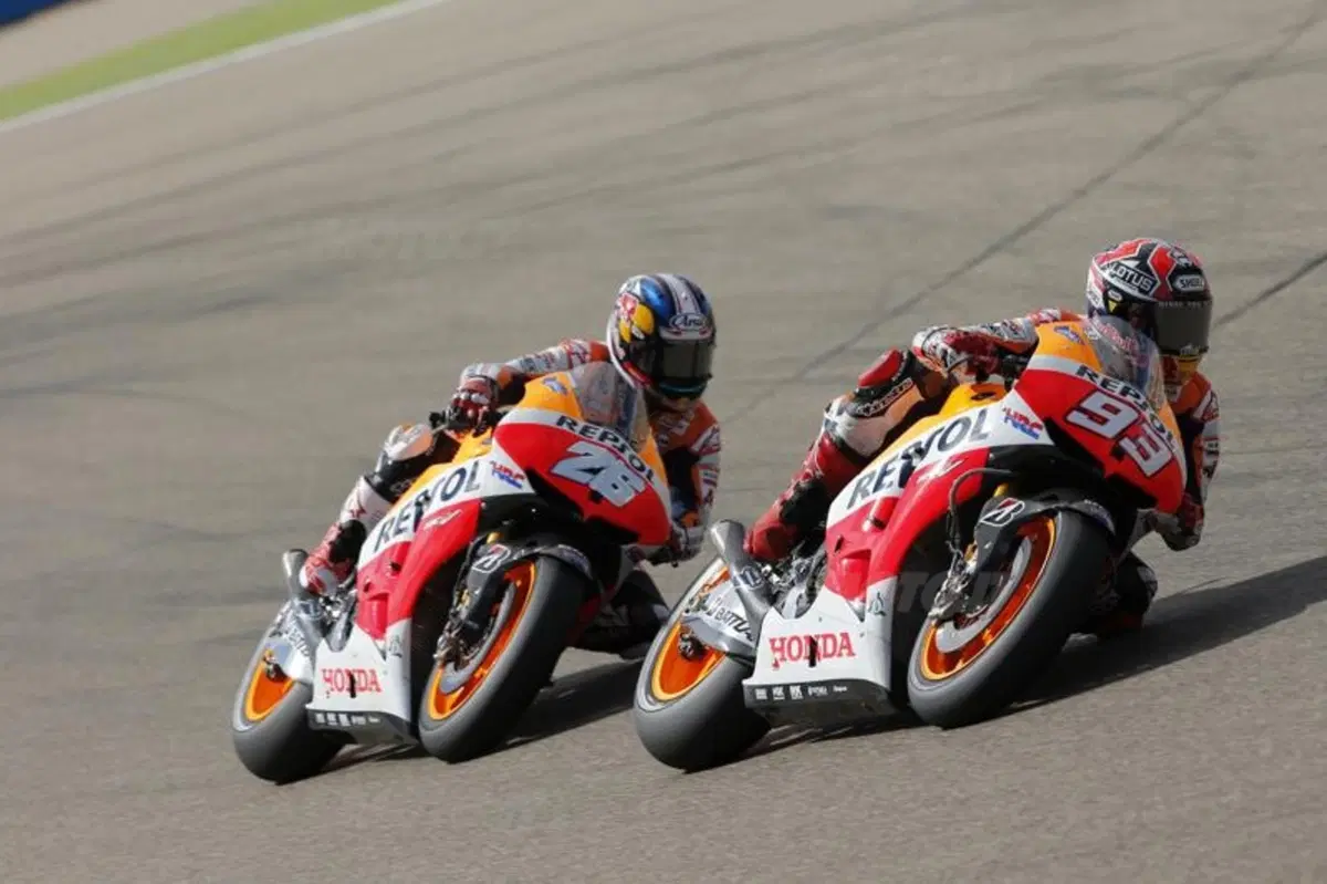 Le foto più spettacolari del GP di Aragon (10)