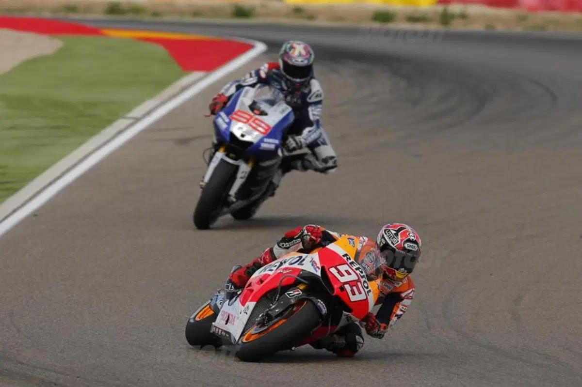 Le foto più spettacolari del GP di Aragon (11)