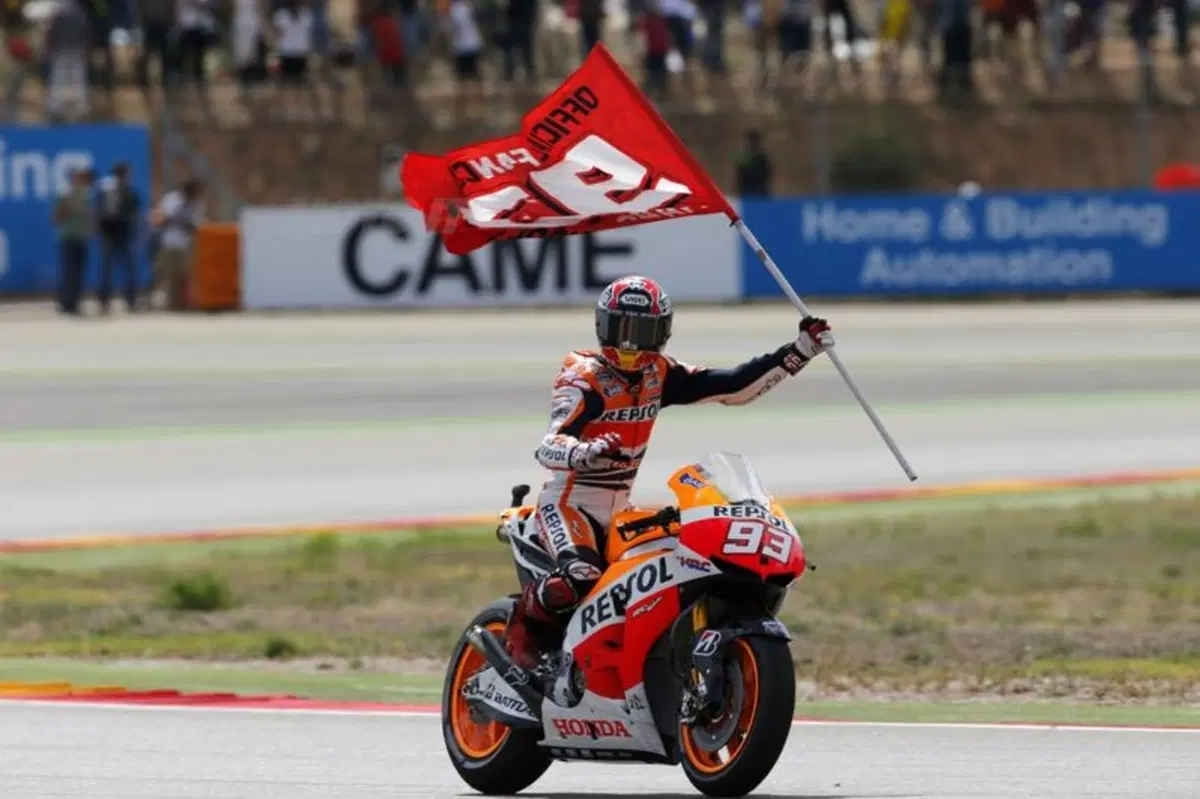 Le foto più spettacolari del GP di Aragon (12)