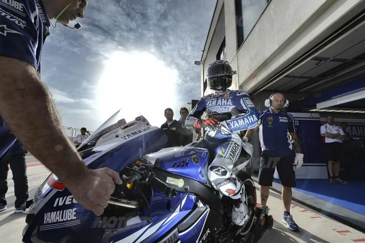 Le foto più spettacolari del GP di Aragon (16)