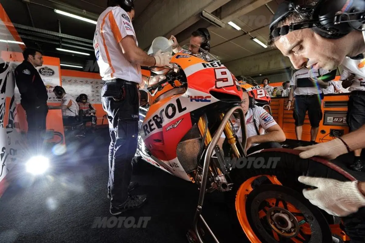 Le foto più spettacolari del GP di Aragon (18)