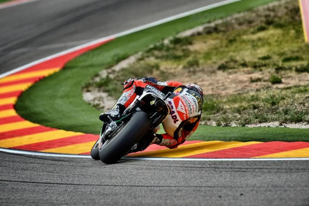 Le foto più spettacolari del GP di Aragon (20)