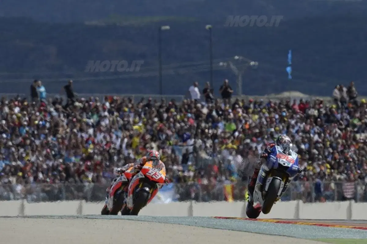 Le foto più spettacolari del GP di Aragon (33)