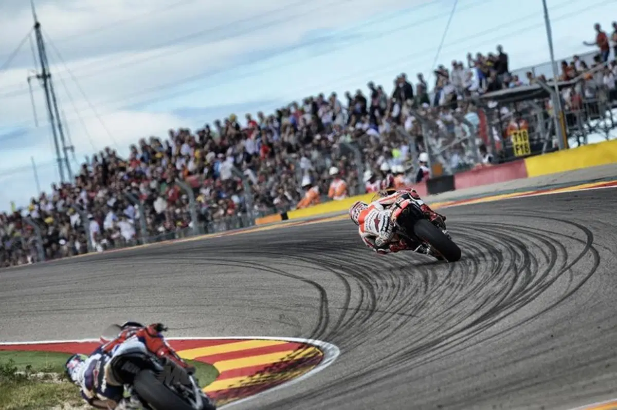 Le foto più spettacolari del GP di Aragon (36)