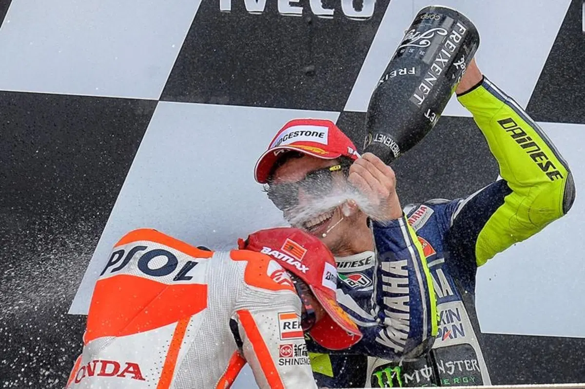 Le foto più spettacolari del GP di Aragon (43)