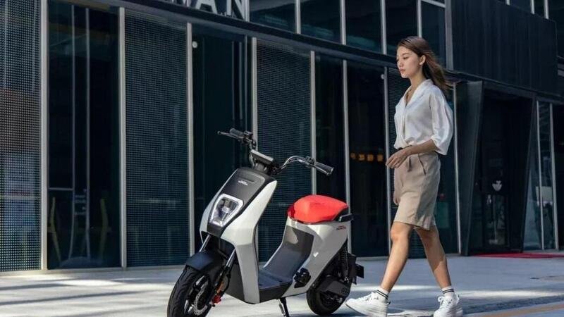 Honda U-be, scooter elettrico monoposto: poco pi&ugrave; di 400 euro per la versione base