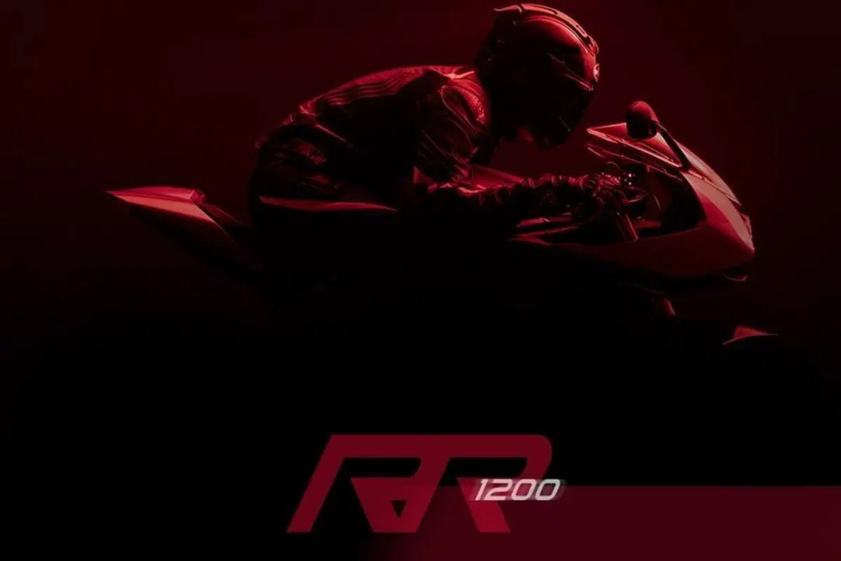 Triumph Speed Triple 1200 RR 2022. Nuova sportiva in arrivo (4)