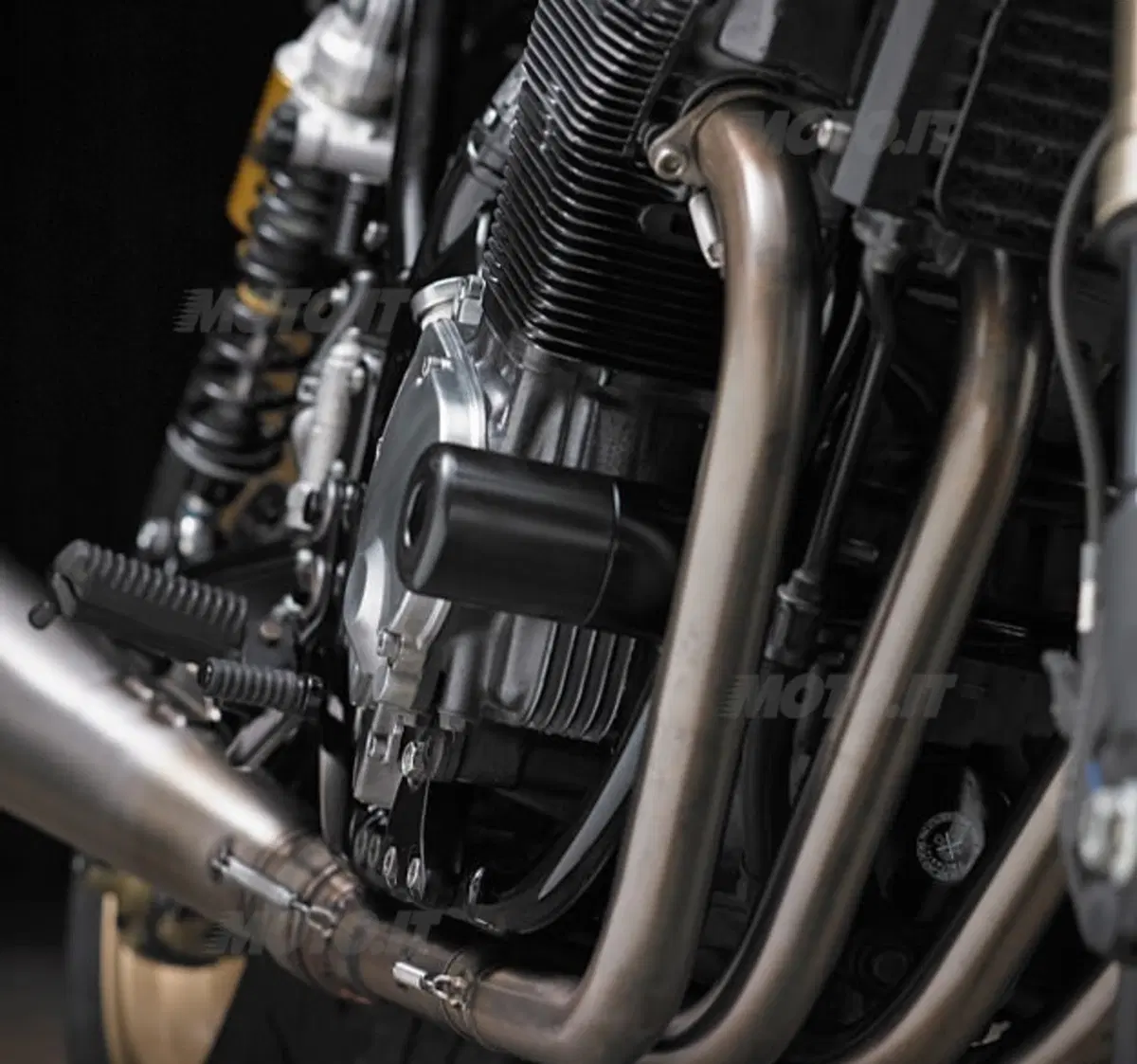 Suzuki GSX1200 Tzar, omaggio a Barry Sheene (4)