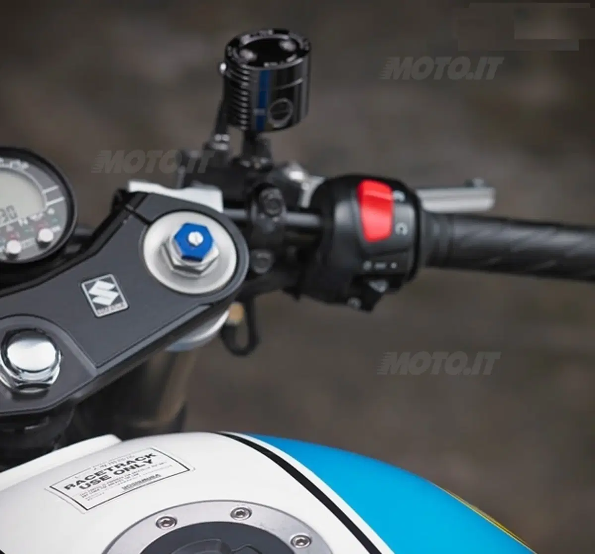 Suzuki GSX1200 Tzar, omaggio a Barry Sheene (5)