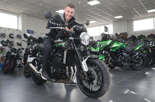 Jonathan Rea passa alla Kawasaki Z900RS