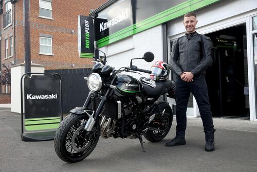 Jonathan Rea passa alla Kawasaki Z900RS (2)