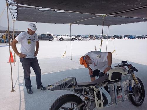 Record alla Bonneville Speed Week 2021 per la Delfast Dnepr elettrica (2)