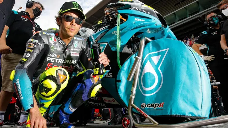 Estremi Petronas:  Valentino Rossi, il veterano "che non vede l'ora" e Jake Dixon, il debuttante che "vado e me la godo"