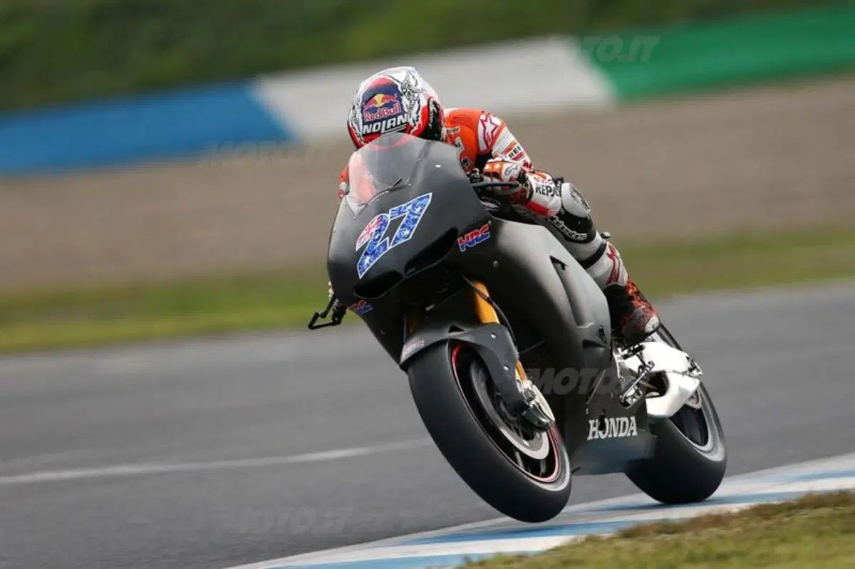 Test. Stoner in sella alla Honda Production (2)