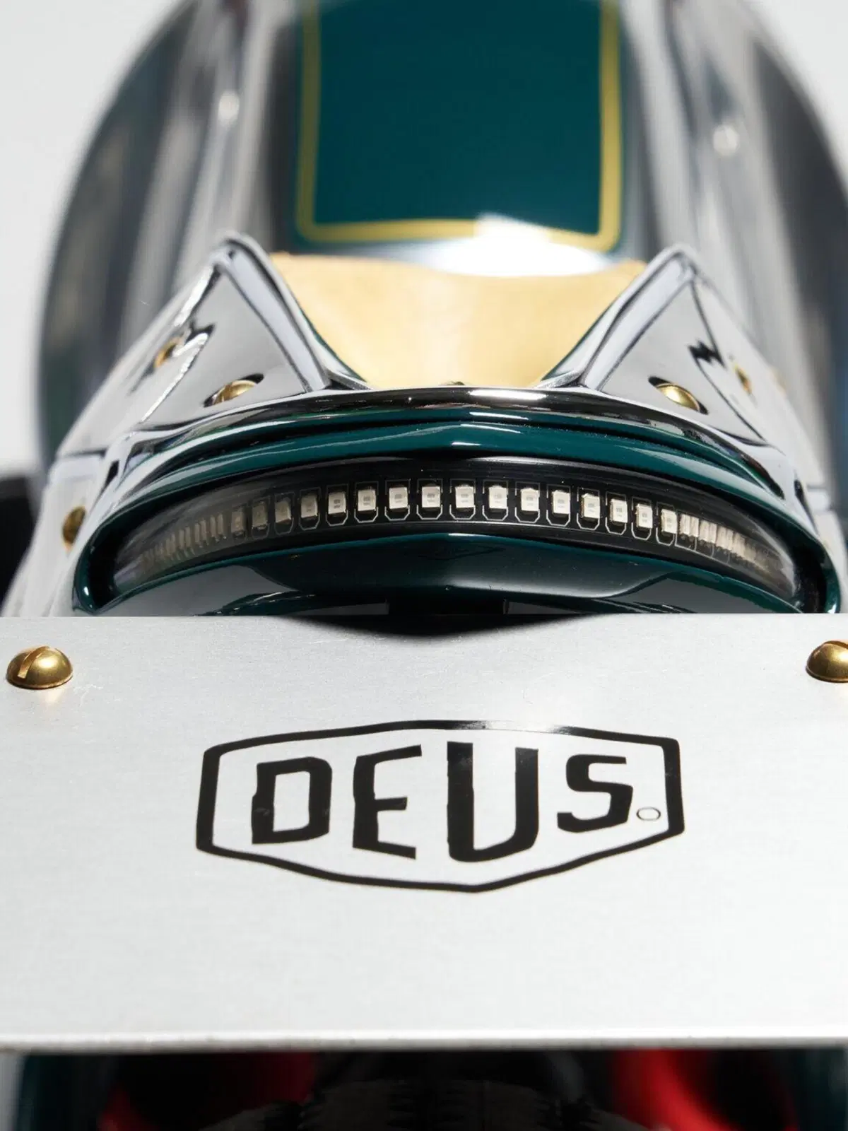 Moto Guzzi V50 Beretta. Da Deus per i 100 anni del marchio (14)