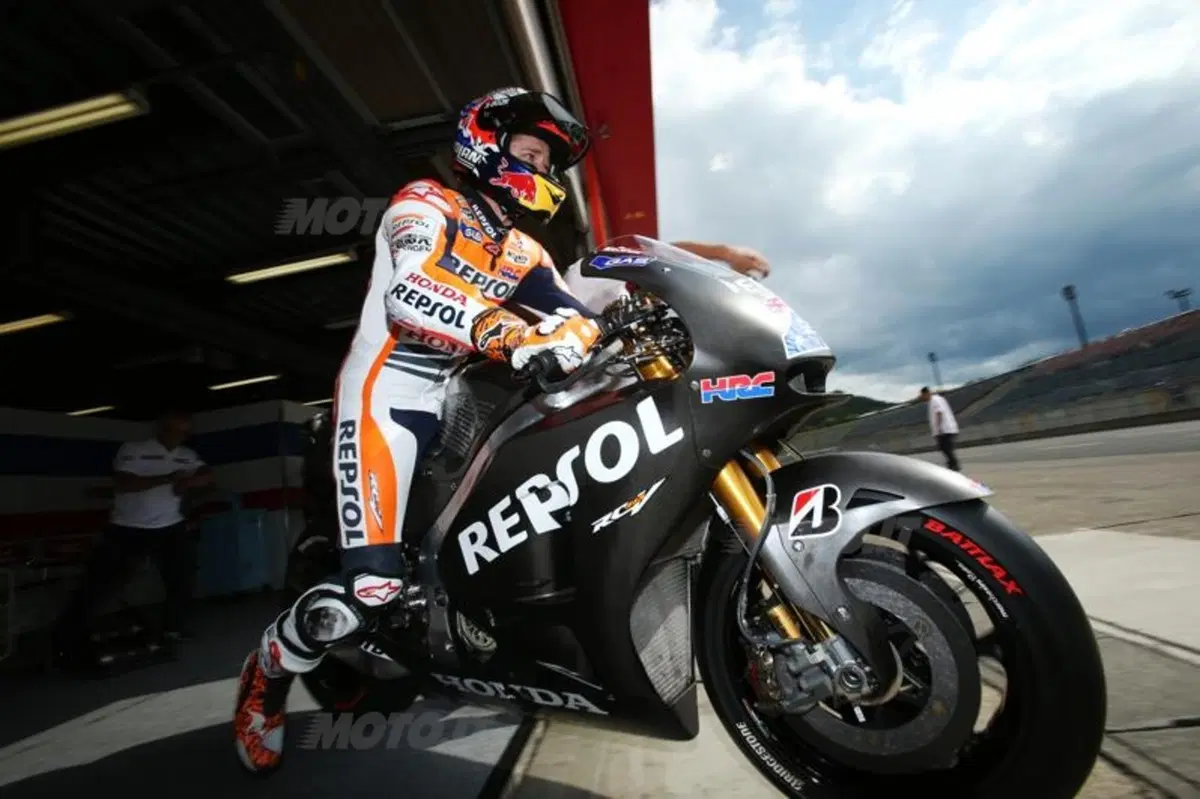Test. Stoner in sella alla Honda Production (18)