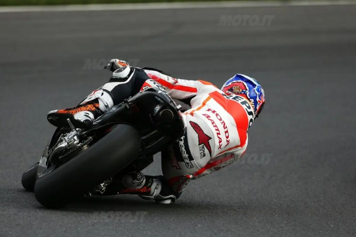 Test. Stoner in sella alla Honda Production (19)