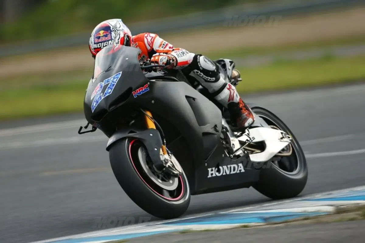 Test. Stoner in sella alla Honda Production (20)