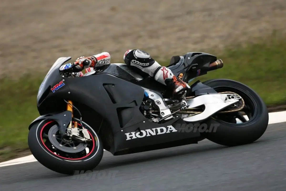 Test. Stoner in sella alla Honda Production (21)