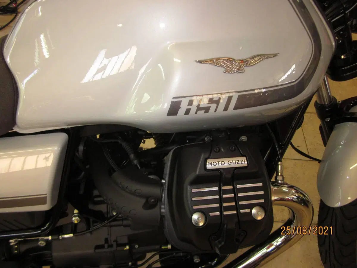 Moto Guzzi V7 Special (2021 - 24) (4)