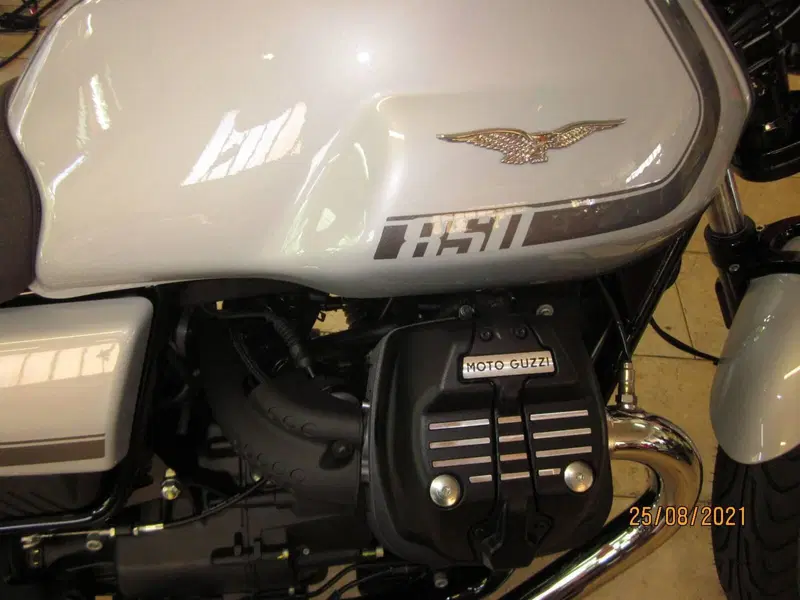 Moto Guzzi V7 Special (2021 - 24) (4)