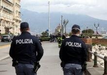 Napoli: fugge in moto e sperona la polizia, arrestato 18enne