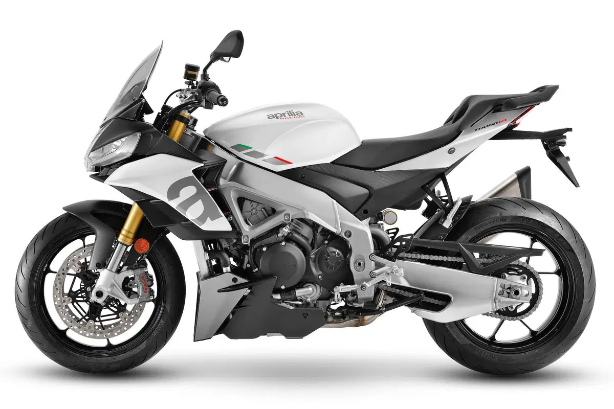 Aprilia Tuono V4 TEST: base o GT? (3)
