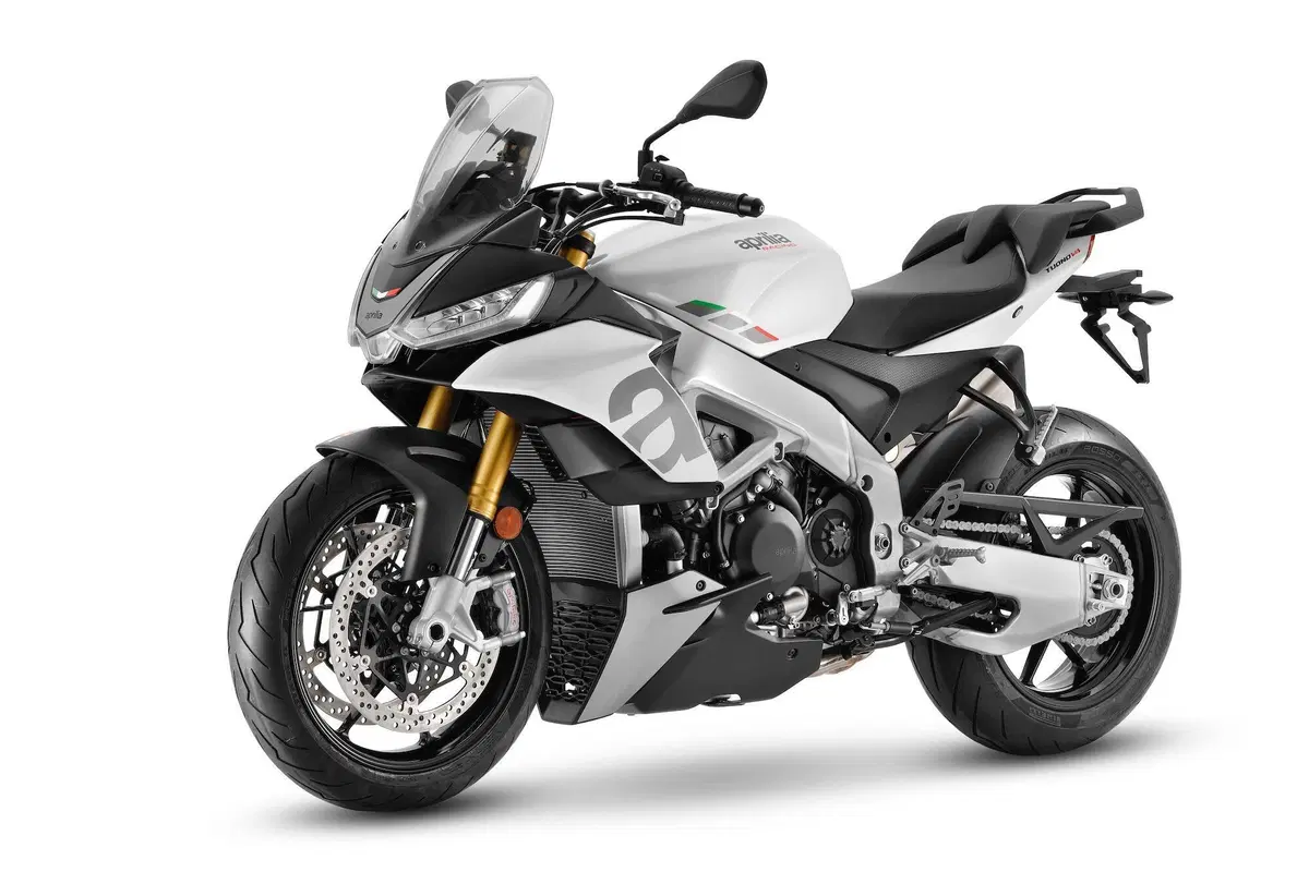 Aprilia Tuono V4 TEST: base o GT?