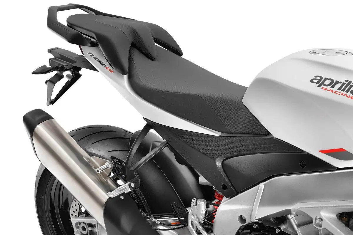 Aprilia Tuono V4 TEST: base o GT? (6)