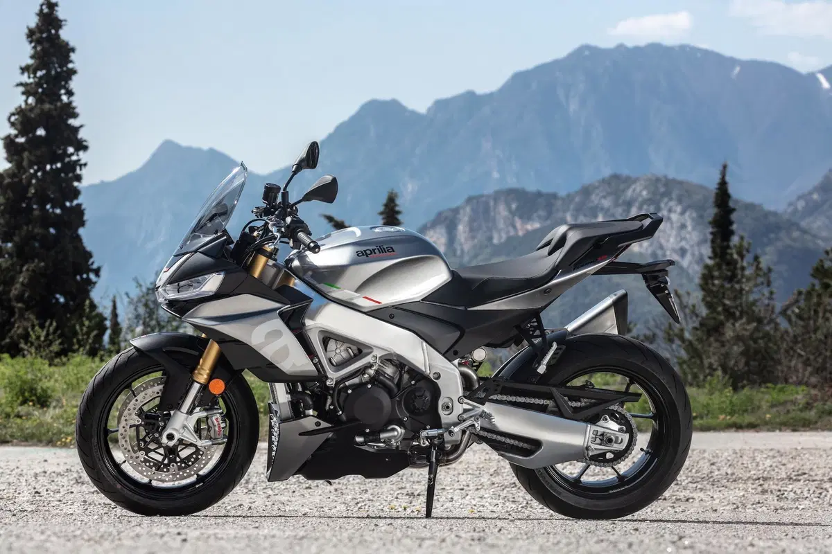 Aprilia Tuono V4 TEST: base o GT? (15)