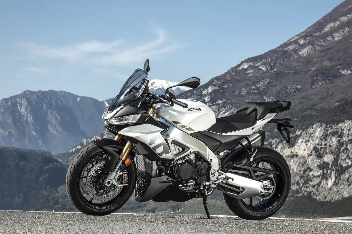 Aprilia Tuono V4 TEST: base o GT? (16)