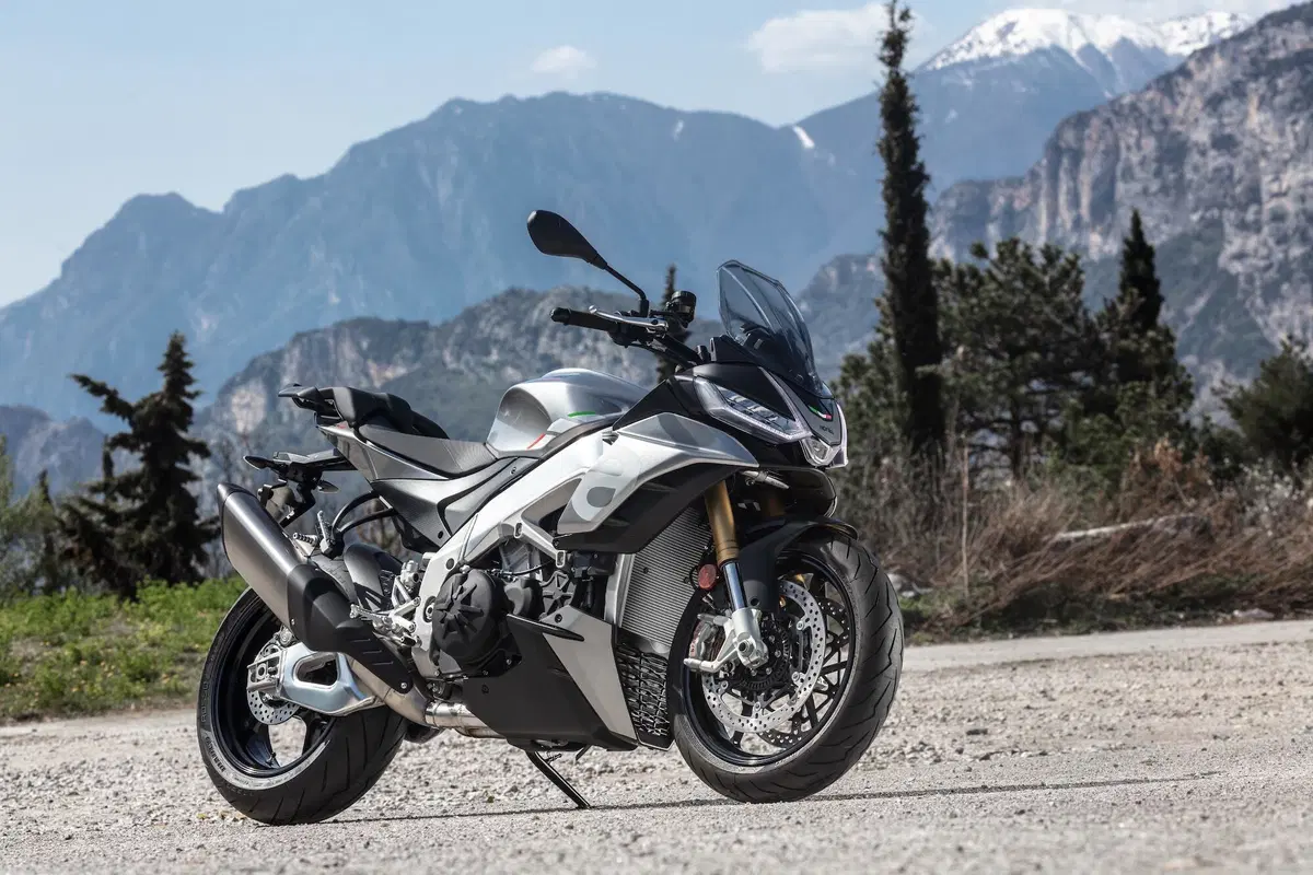 Aprilia Tuono V4 TEST: base o GT? (17)