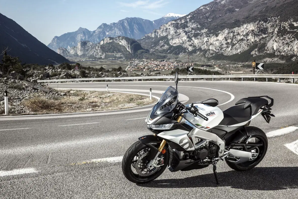 Aprilia Tuono V4 TEST: base o GT? (20)