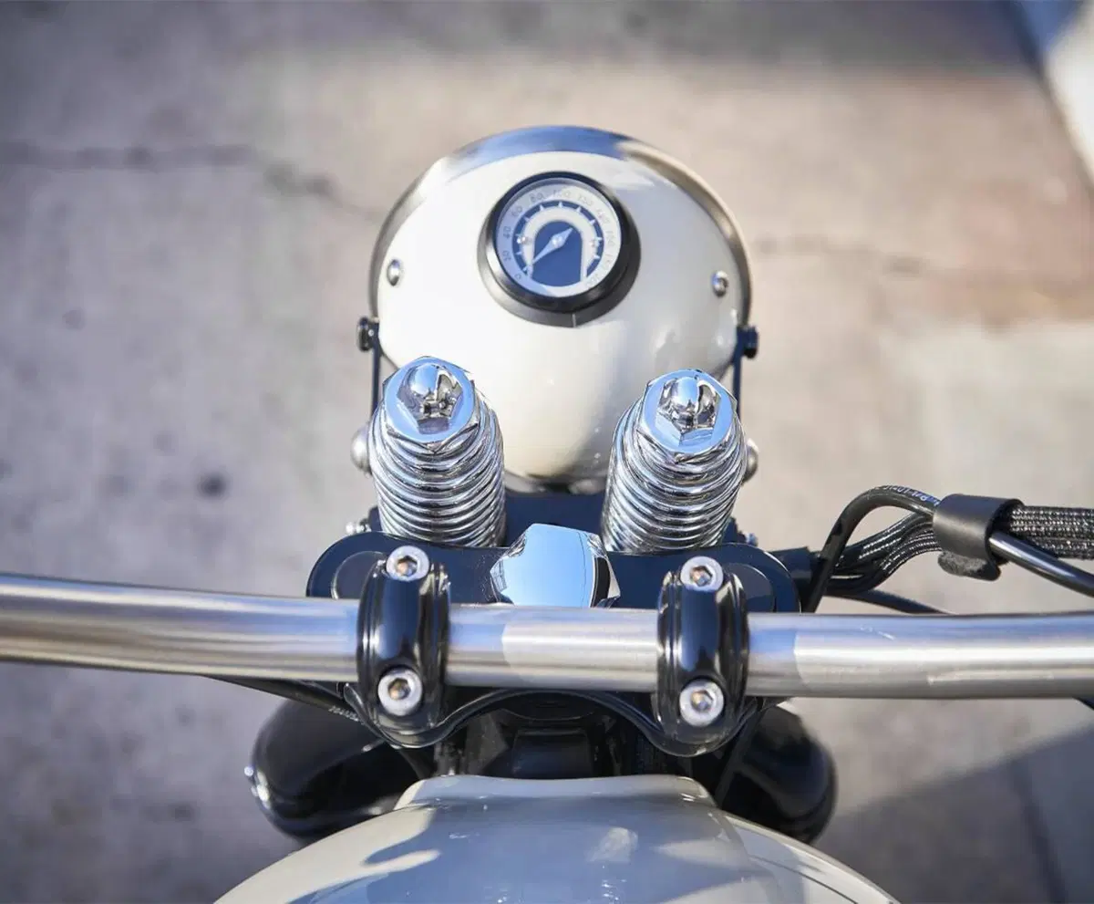 BAAK Motocyclettes Triumph Bobber Moon. Voglia di springer (10)