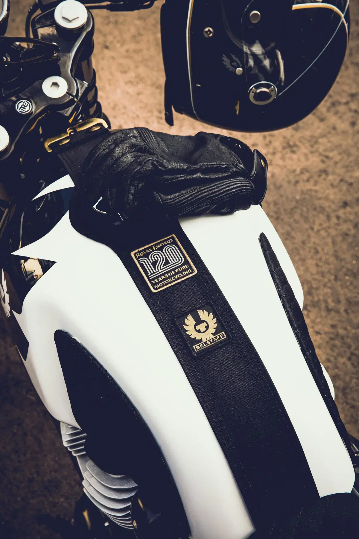 Royal Enfield e Belstaff: una capsule collection e due special per celebrare i 120 anni del brand (2)