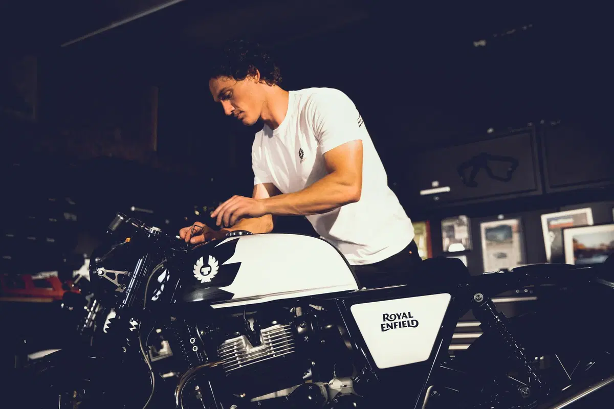 Royal Enfield e Belstaff: una capsule collection e due special per celebrare i 120 anni del brand (4)