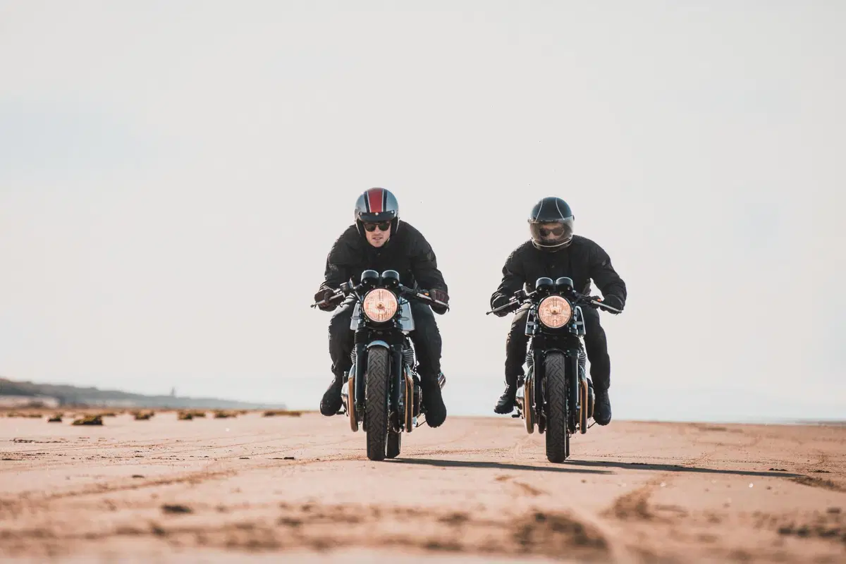 Royal Enfield e Belstaff: una capsule collection e due special per celebrare i 120 anni del brand (6)