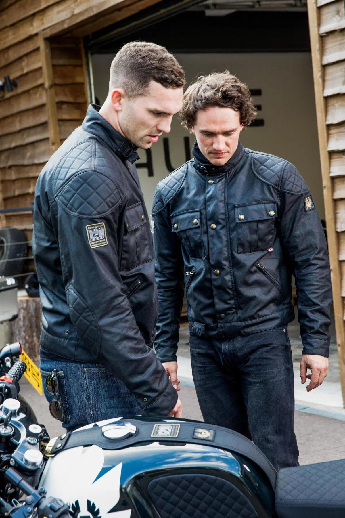 Royal Enfield e Belstaff: una capsule collection e due special per celebrare i 120 anni del brand (10)