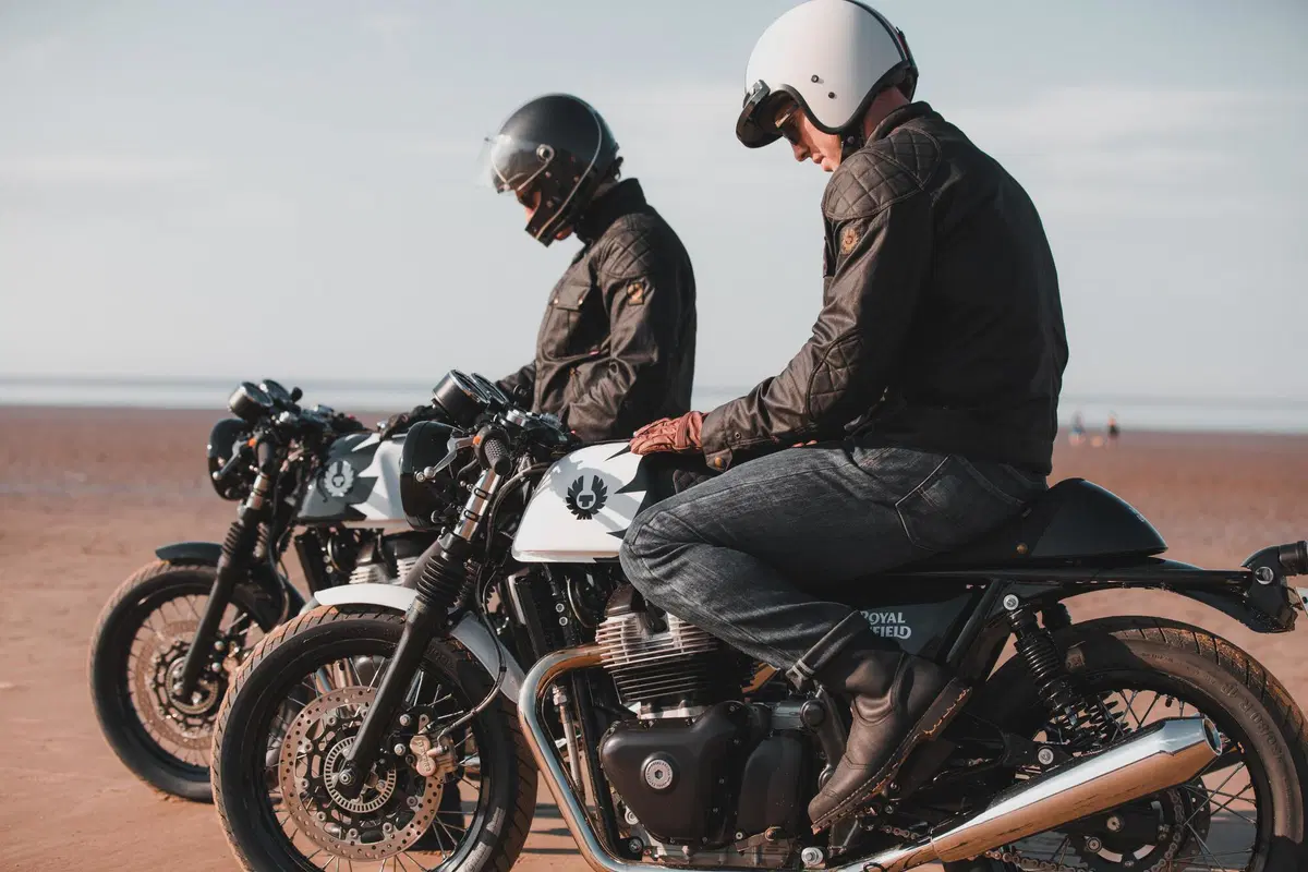 Royal Enfield e Belstaff: una capsule collection e due special per celebrare i 120 anni del brand (11)