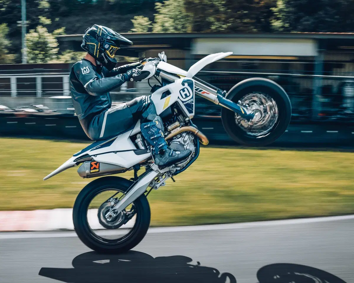 Husqvarna FS450 2022: già disponibile nei concessionari (3)