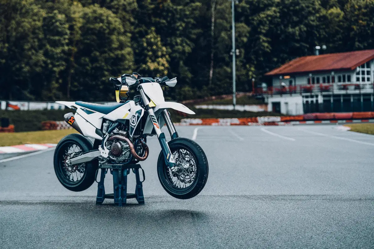 Husqvarna FS450 2022: già disponibile nei concessionari (7)