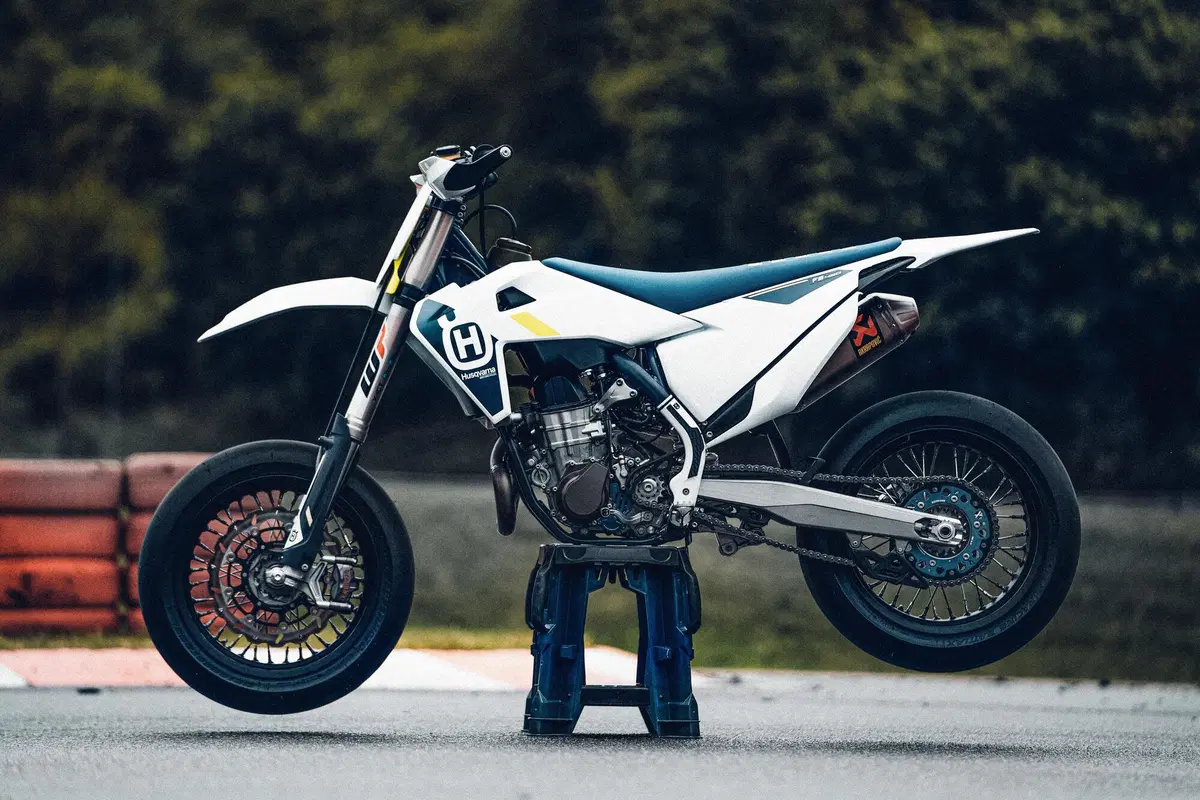 Husqvarna FS450 2022: già disponibile nei concessionari (8)