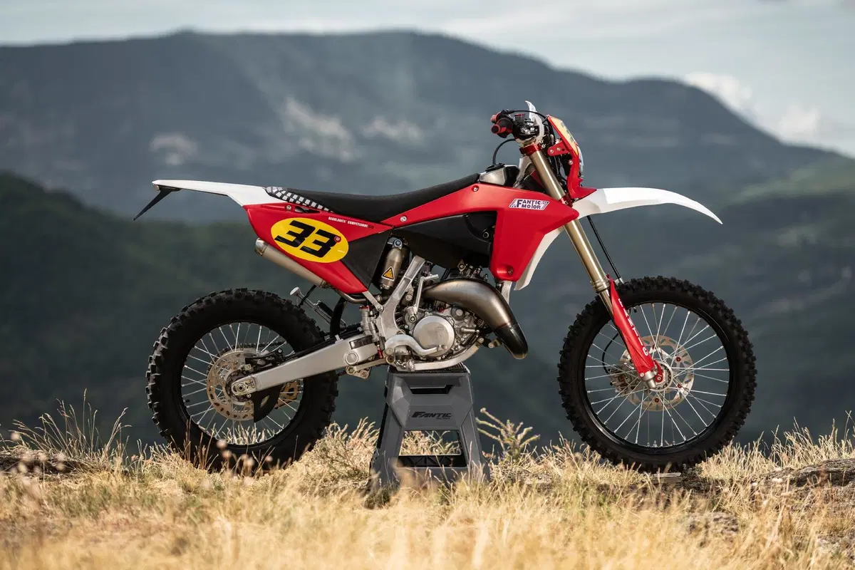 Fantic XE 125: versione speciale Six Days 1981 (3)