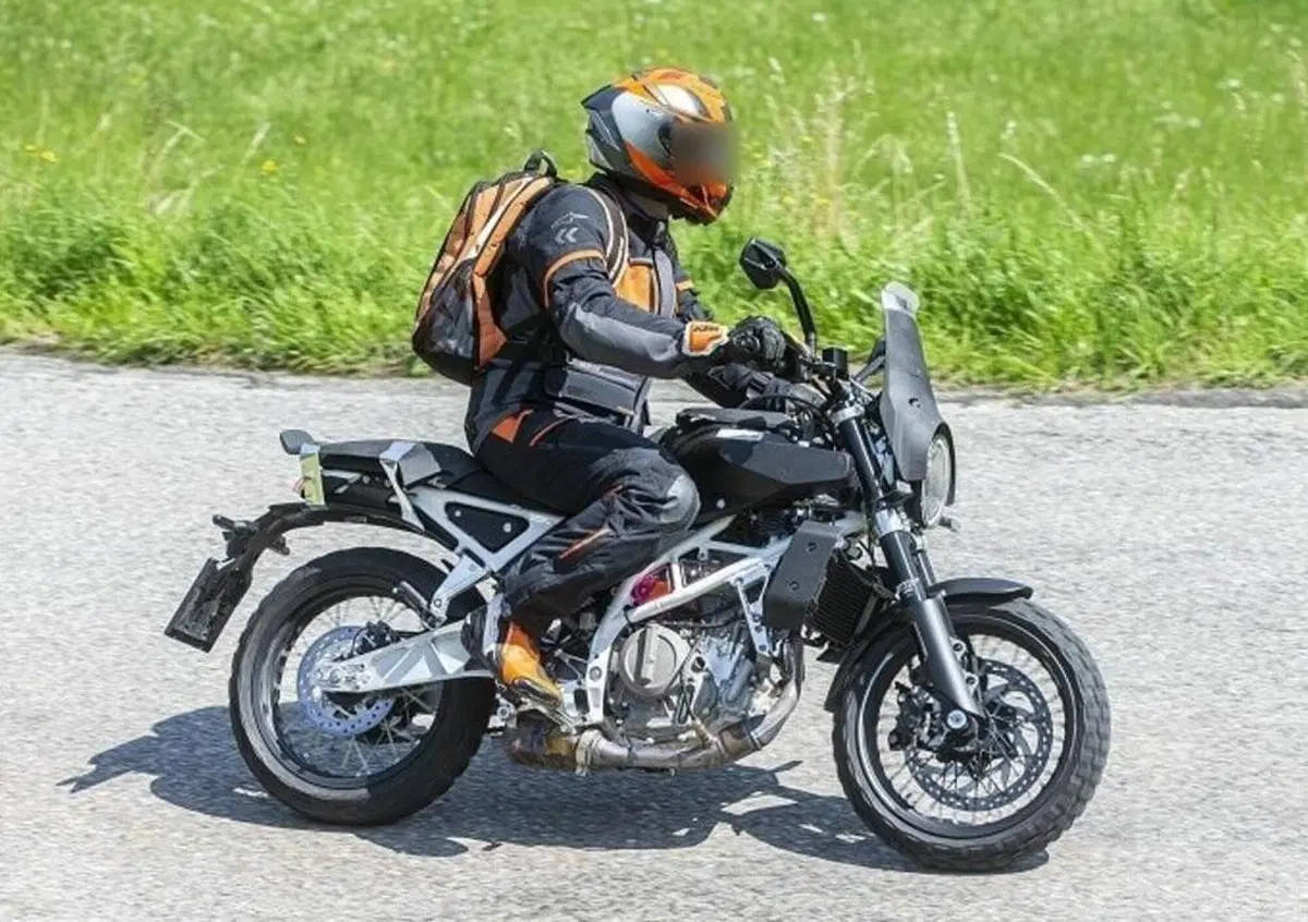 Una nuova Husqvarna Norden 401? Prototipo fotografo durante i collaudi